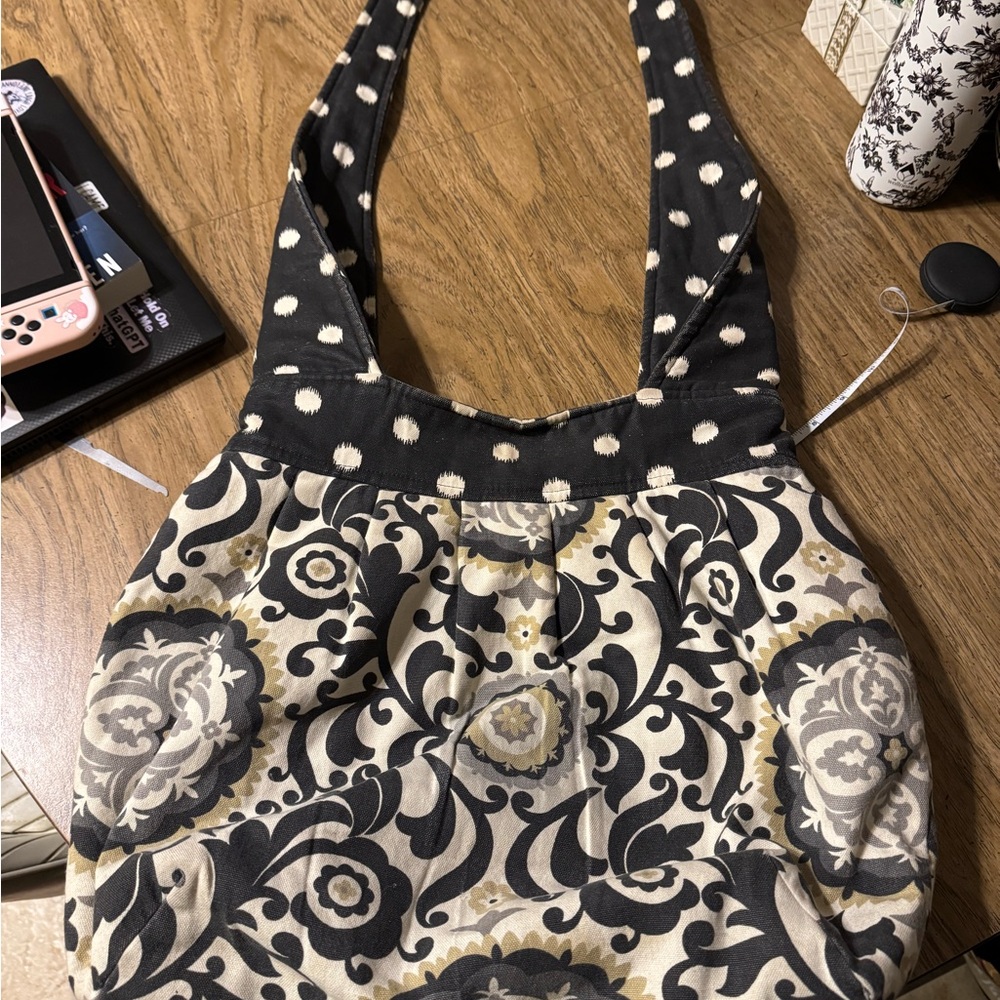 Elegant Black and Cream Floral Shoulder Bag